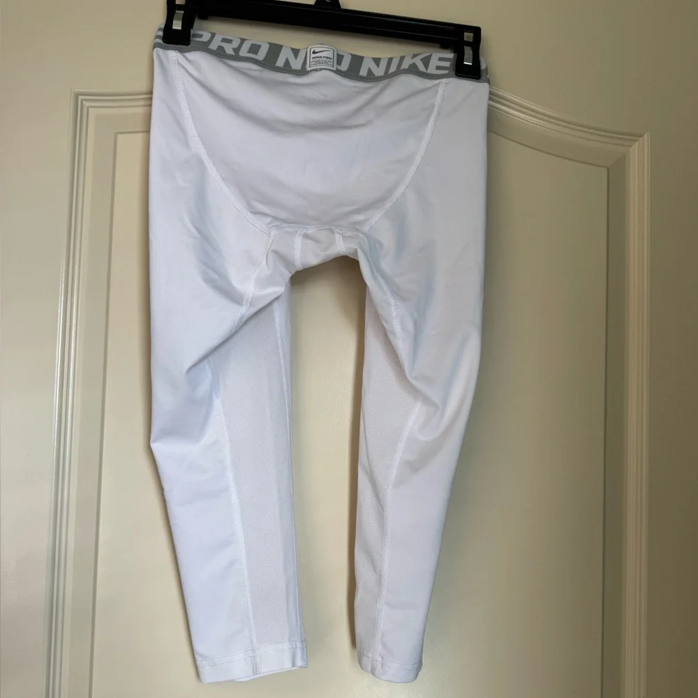 Nike Pro Compression Cropped 3/4 Length Leggings